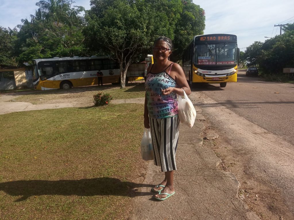 Para Maria Auxiliadora acabou o sofrimento com a falta de ônibus para a comunidade. Foto: Ascom SeMOB.