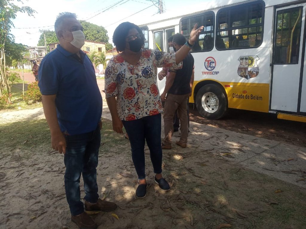 A superintendente da SeMOB, Ana Valéria Borges, acompanhou a operação da empresa e verificou as condições dos veículos, junto com o dono da empresa, José Tavares.