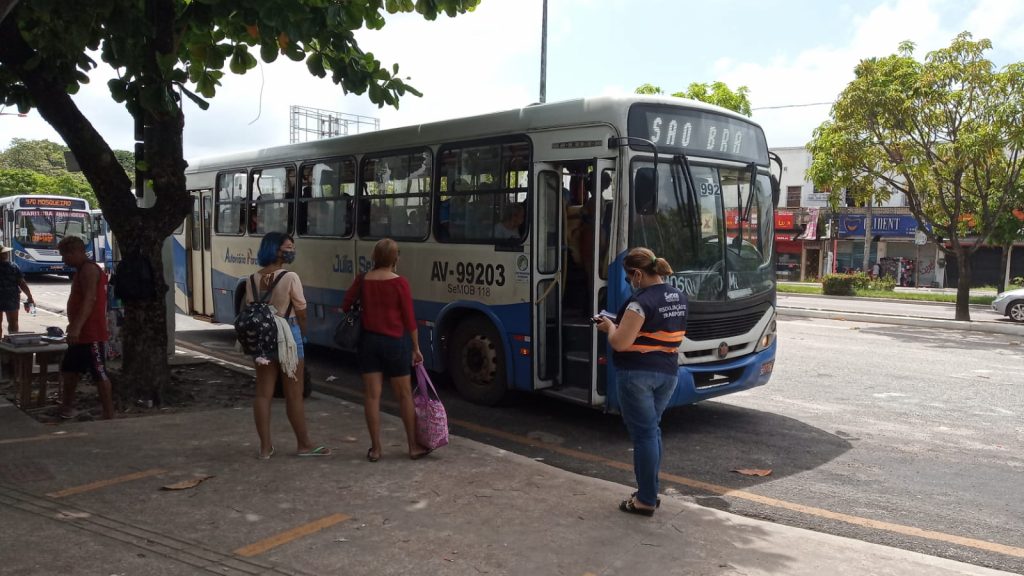 Muita oferta de ônibus para pouca demanda de passageiros