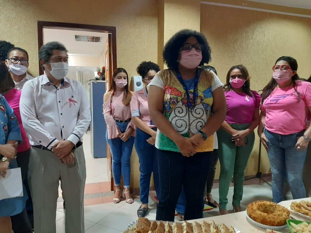 Em homenagem ao Outubro Rosa, SeMOB promoveu um café da manhã no hall do prédio sede nesta sexta-feira, dia 8. Na oportunidade, a titular da SeMOB, Ana Valéria Borges, falou da  importância da prevenção do câncer de mama.