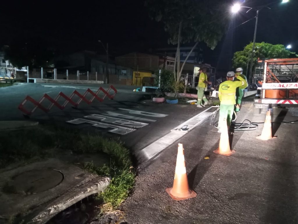 Na noite de sábado, dia 6, foi realizada a sinalização da esquina da avenida Antônio Everdosa com a travessa Perebebuí.