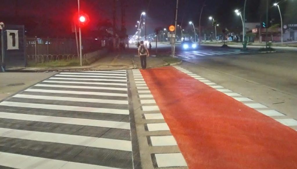 A sinalização na Augusto Montenegro consiste na revitalização de faixas de pedestres, eixos das vias e ciclofaixas
