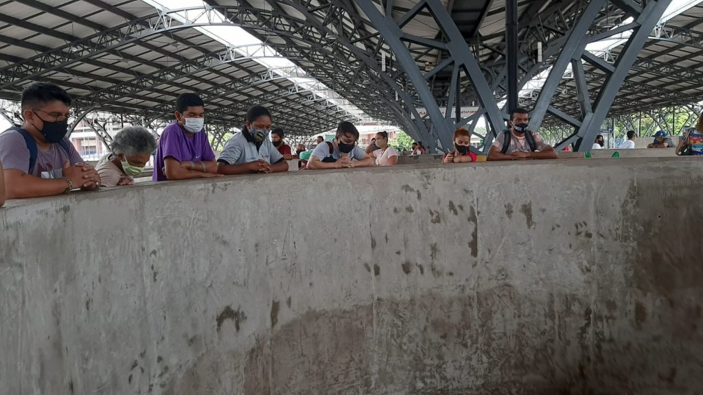 Público da plataforma atento à palestra, que ocorreu no subsolo do Terminal Mangueirão