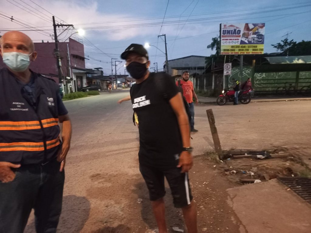 O vendedor Raimundo Alves disse que o horários estão sendo cumpridos graças à fiscalização da Semob.
