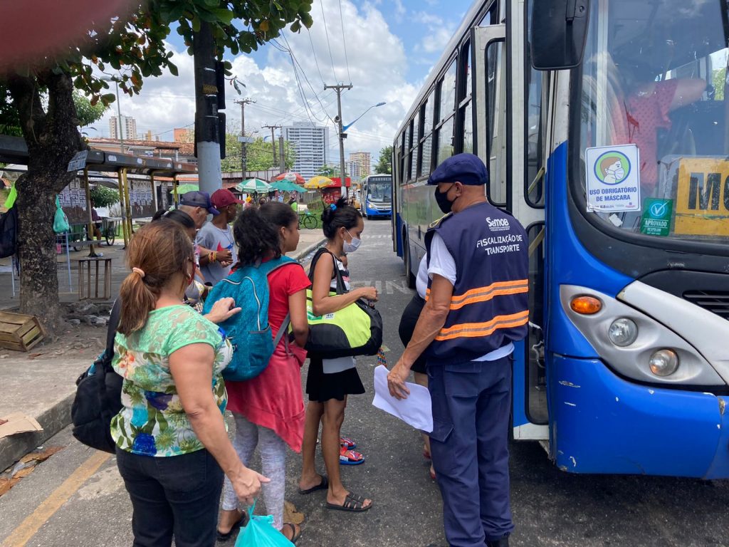 Com o reforço operacional determinado pela Prefeitura, 22 veículos estão atendendo diariamente a população no deslocamento entre Belém e Mosqueiro.