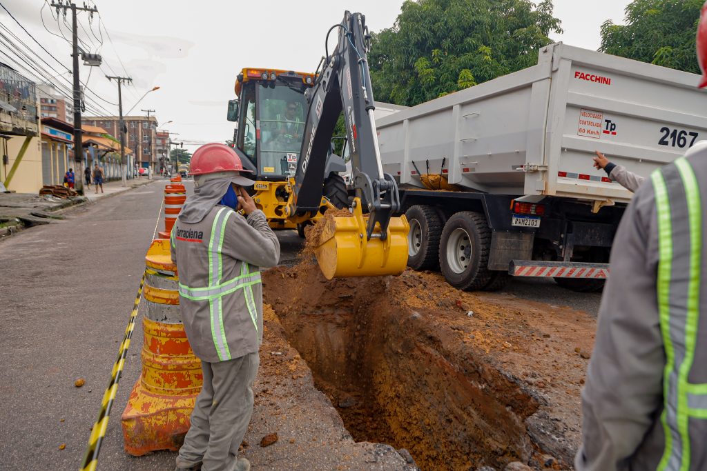 Os serviços da obra da nova Senador Lemos inicia com escavação para a pavimentação da via