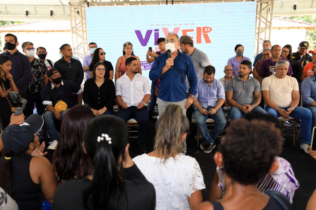 Durante a solenidade de entrega das chaves às famílias do Viver Maracacuera I e II, o prefeito Edmilson Rodrigues ressaltou o compromisso em promover moradia digna