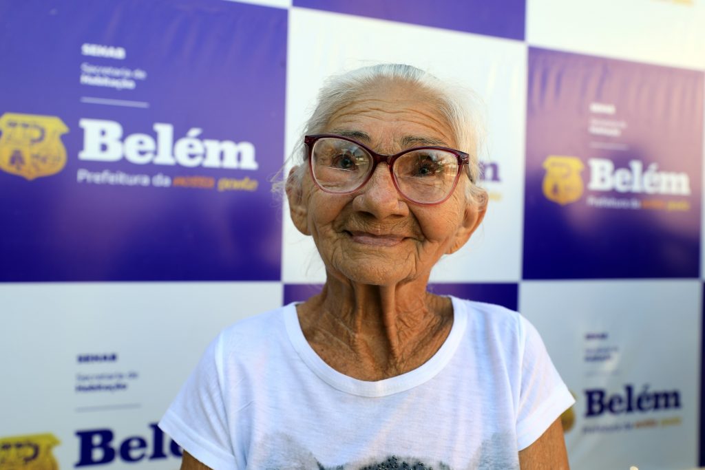 "Agora vou ter meu cantinho, vou poder ficar em paz e poder cuidar da minha saúde", afirma Aurelinda Barros, 75 anos