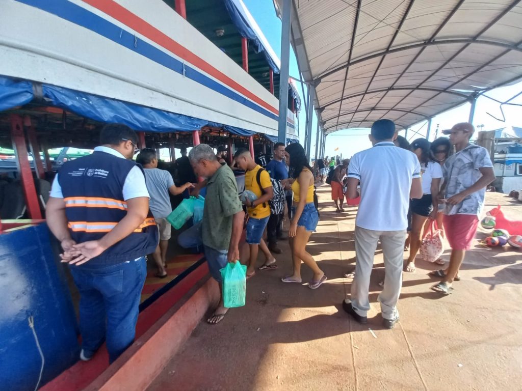 Navio Otávio Oliva saiu com 550 passageiros