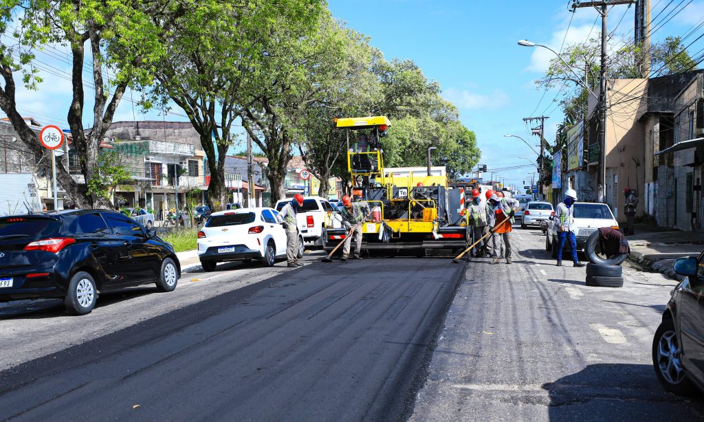 As obras na Dr.Freitas, avançam cada vez mais, a avenida já recebeu asfalto novo da Almirante Barroso até Senador Lemos.