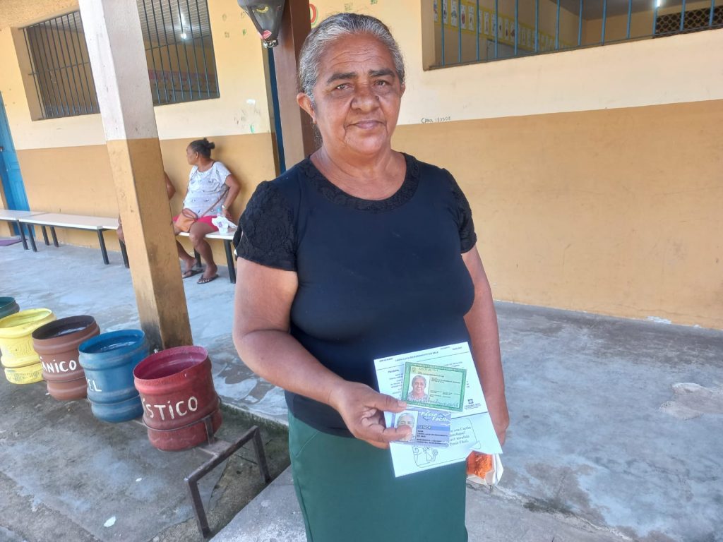 A dona de casa Laura Lúcia Vale recebeu seu cartão Sênior e considerou maravilhosa a iniciativa