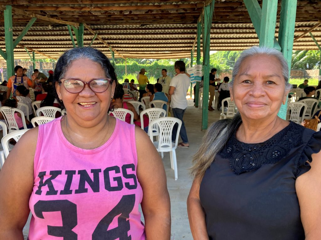 Da esquerda para a direita: Angélica de Lima e Maria Madalena Pamplona. Amigas e vizinhas, as donas de casa aprovaram a ação realizada pela Semob.