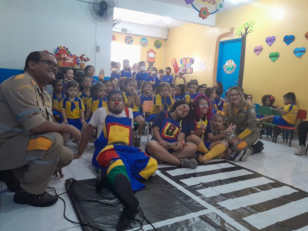 Um total de 98 crianças interagiram com os educadores Semob