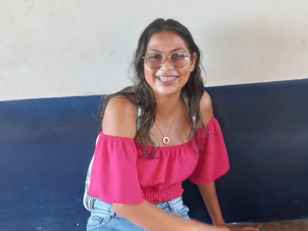A estudante  Ana Fabricia Moraes aguardava pela chegada da balsa, que estava atracando no porto de balsa da Brasília.  Ela se disse surpresa com a situação.