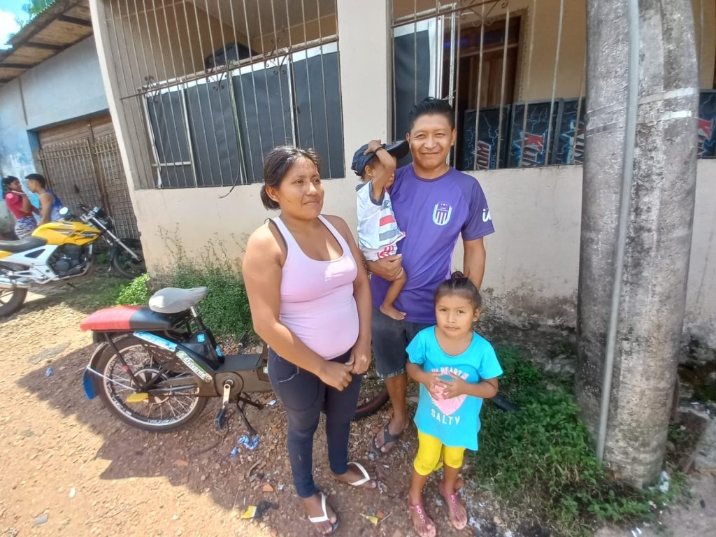 O venezuelano Neivis Hojas aguardava com a esposa e os filhos para atravessar. O venezuelano avaliou que a situação  é  complicada, pois, precisa estar cedo no trabalho. “Era bem mais rápida a travessia pelo catamarã".