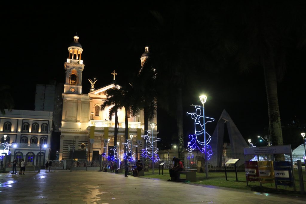 Nova iluminação temática da Praça Santuário realizada pela Seurb e inaugurada durante a cerimônia de abertura oficial do Círio 2022 na noite desta terça-feira, 4