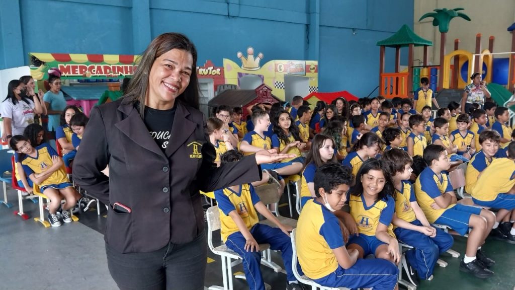 A coordenadora escolar, Andreza Cardoso, explica que de forma bem lúdica e dinâmica as crianças entendem um pouco mais a educação no trânsito.
