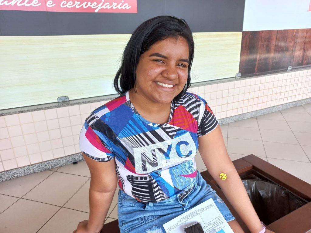 A estudante Hayssa dos Santos Sena, 18 anos, votou pela primeira vez nas Eleições 2022