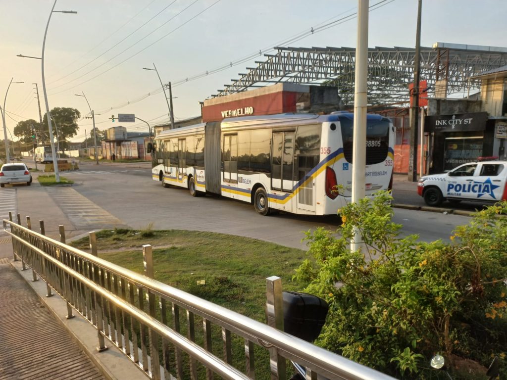 Fiscalização também ocorreu sobre o horário dos ônibus articulados nos terminais do BRT.
