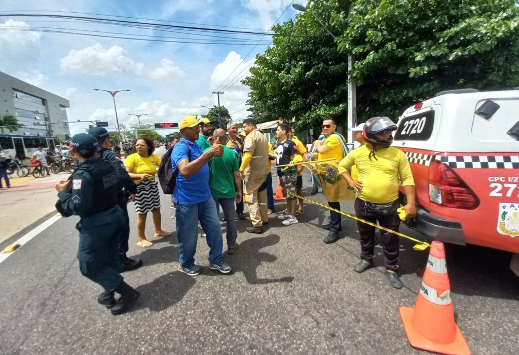 Agentes da Semob continuam no local para orientar o trânsito e garantir a fluidez. Agentes da Guarda Municipal de Belém e da Polícia Militar estão no apoio.