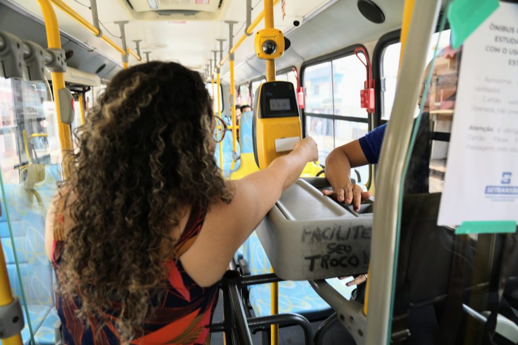 Para ter acesso à gratuidade nos ônibus da Região Metropolitana de Belém, os estudantes apresentaram a carteira de meia-passagem