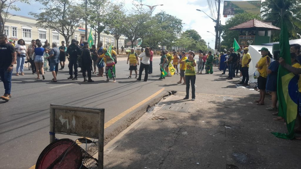 A Organização Pública/Seurb, Guarda Municipal, Semob e Sesan, com suporte  do Sistema de Segurança Pública do Estado, atuaram na desobstrução das calçadas e ciclovias ocupadas irregularmente por manifestantes