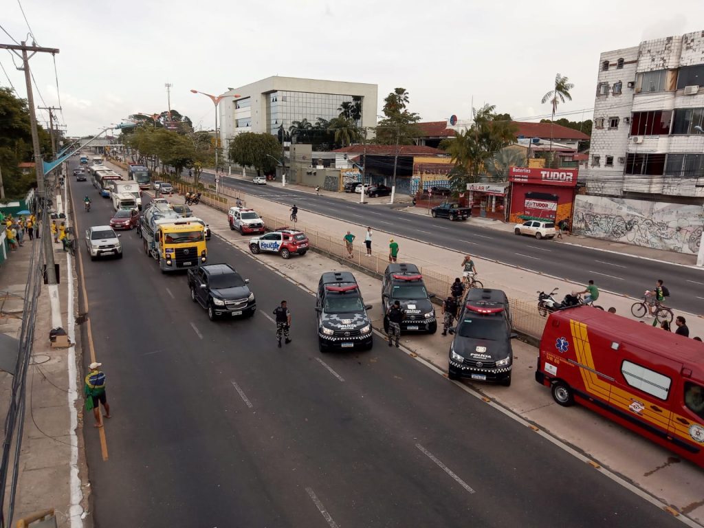 Por volta das 15h30, o tráfego na avenida Almirante Barroso já havia sido liberado pela força-tarefa do Estado e Prefeitura de Belém