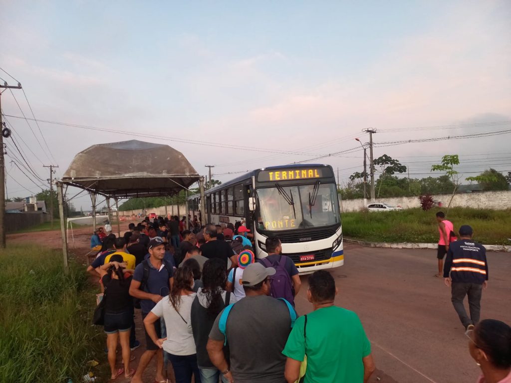 Agentes de transporte da Semob fiscalizam os horários das linhas circulares internas de Outeiro e da linha Ponte/ Maracacuera.