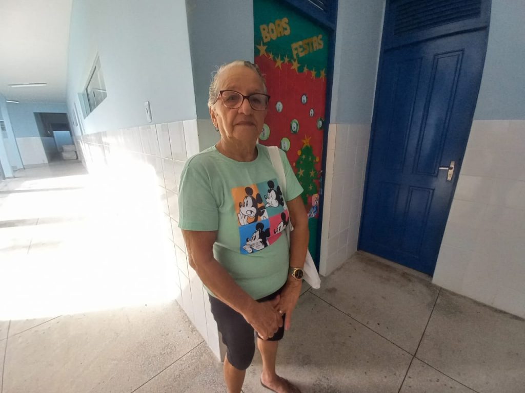 A aposentada Maria José de Brito Barros mora perto da escola e foi solicitar a 2ª via do cartão Sênior.