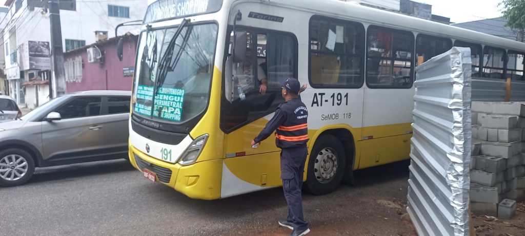 As linhas de ônibus que transitam pela Rômulo Maiorana estão sendo desviadas pela tv. Perebebuí e Dr. Freitas