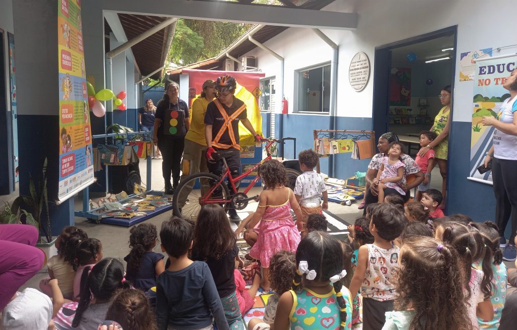 Alunos da Escola Municipal Venuzina Marinho de Souza, de 1 a 5 anos de idade, participaram ativamente das dinâmicas