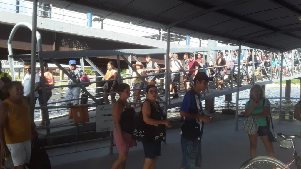 Semob registra um embarque intenso de passageiros no Terminal Hidroviário de Mosqueiro na tarde deste domingo com destino a Belém
