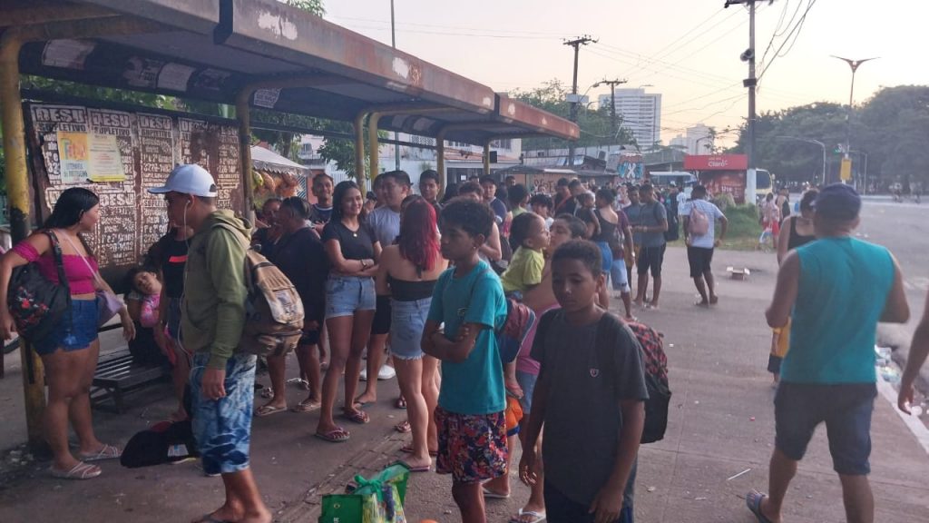 No Terminal Mosqueiro-São Brás a fila começou a se formar desde às 05 horas da manhã.