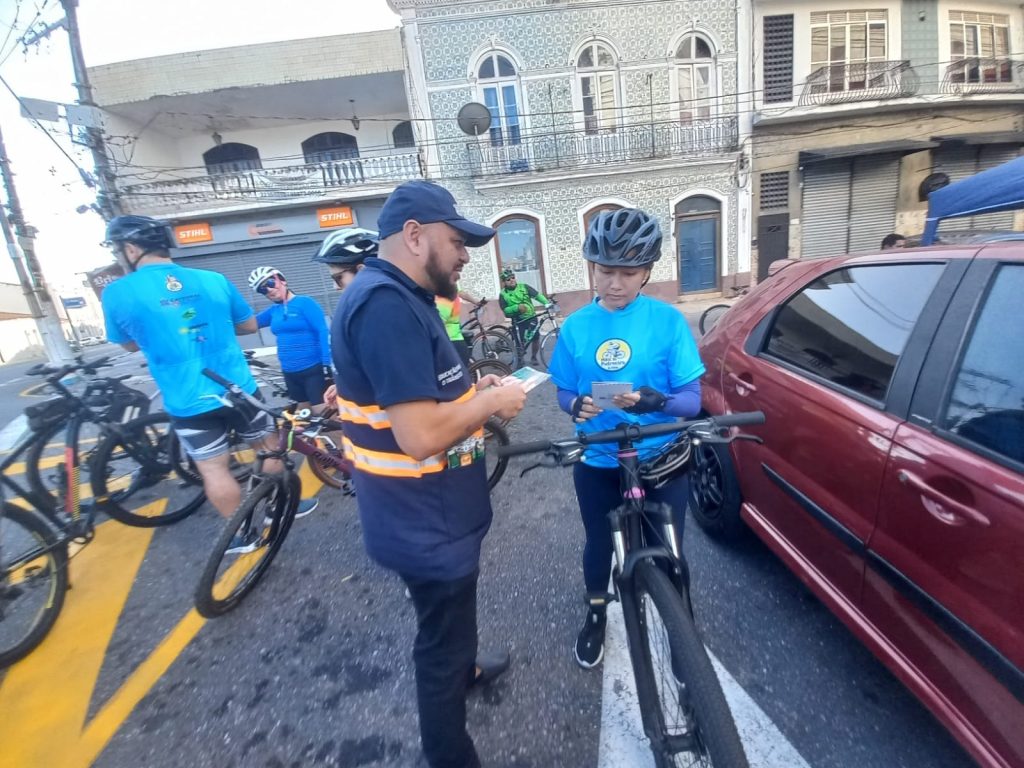 O passeio ciclístico contou com o apoio dos agentes de trânsito da Semob, que garantiram a fluidez e segurança viária no percurso do passeio, e com a GNB e PM