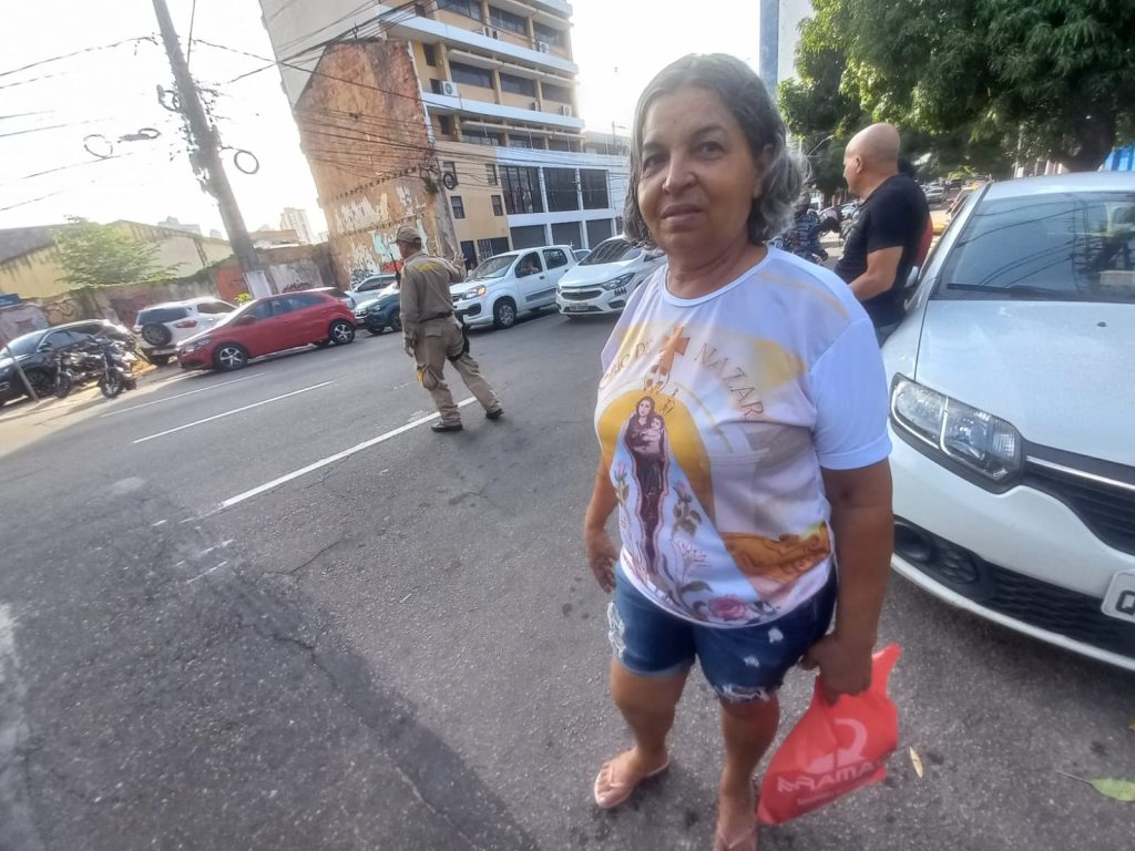 A dona de casa Iraci da Silva foi de Icoaraci para a romaria e aprovou o trabalho da Semob na orientação no trânsito e na travessia segura
