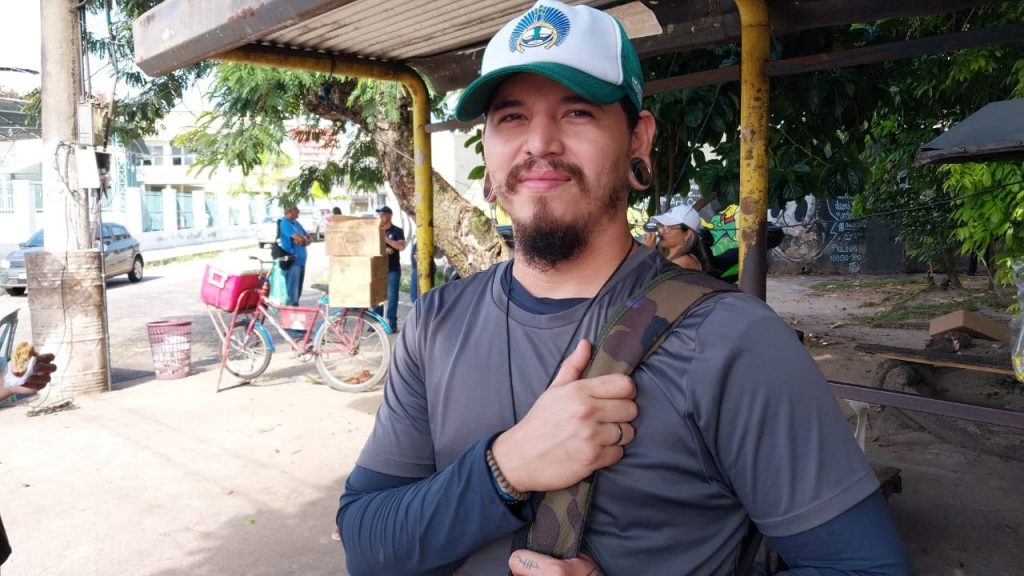 Daniel Silva aguardava o ônibus para ir trabalhar na ilha e ficou surpreso com a calmaria: “Em pleno feriadão, achei que teria mais gente"