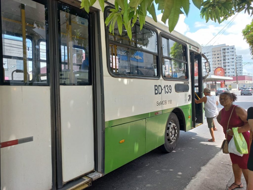 Nos domingos de Enem 2023, a frota de ônibus será a mesma de dias úteis.