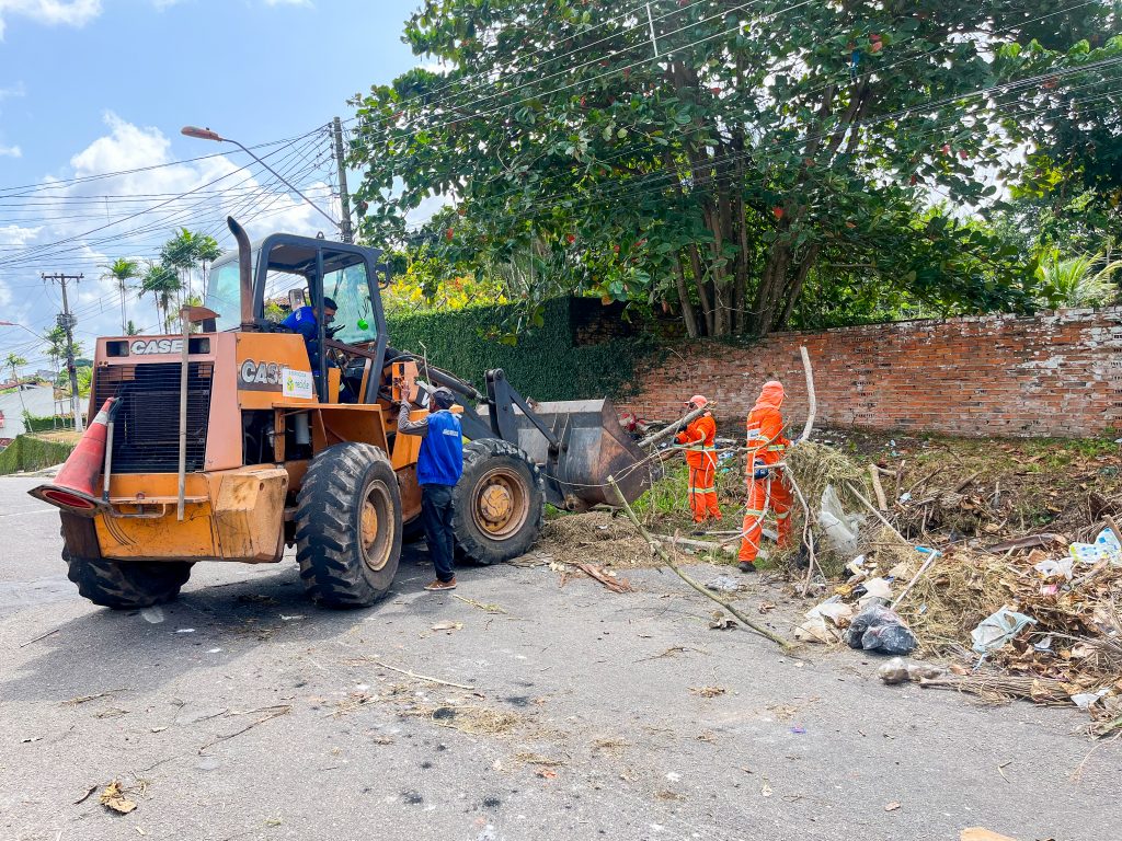 Força-tarefa da Prefeitura de Belém realiza limpeza de Icoaraci para preparar o distrito para o Círio de Nossa das Graças, que ocorre no próximo domingo, 26