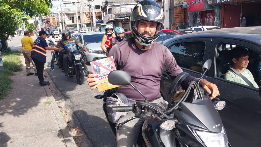 O motoboy Alexandre Santos diz que para tornar o trânsito mais seguro é necessário um esforço conjunto de todos