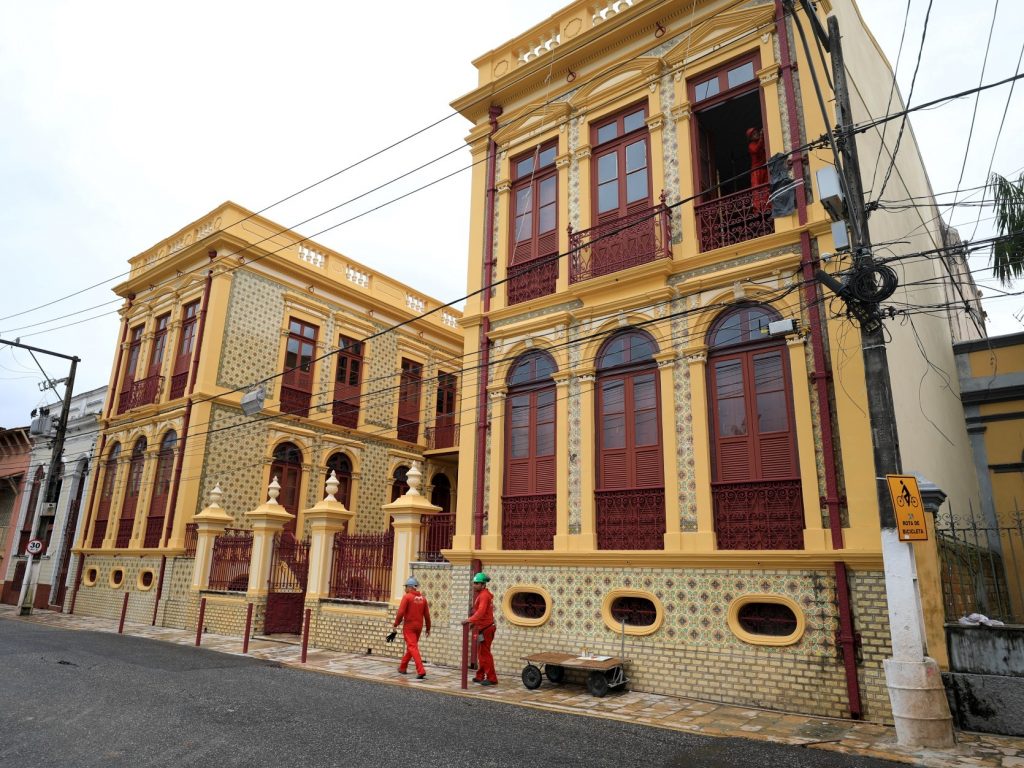 A Prefeitura investiu R$ 6 milhões na restauração do Palacete Pinho, patrimônio histórico e cultural de Belém.