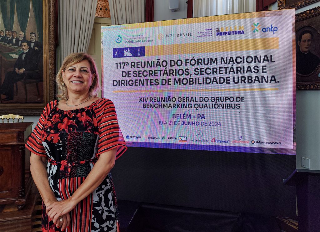 Rosângela Battistella, superintendente de trânsito da cidade de Curitiba apresenta na reunião do Fórum experiências exitosas na capital paraense