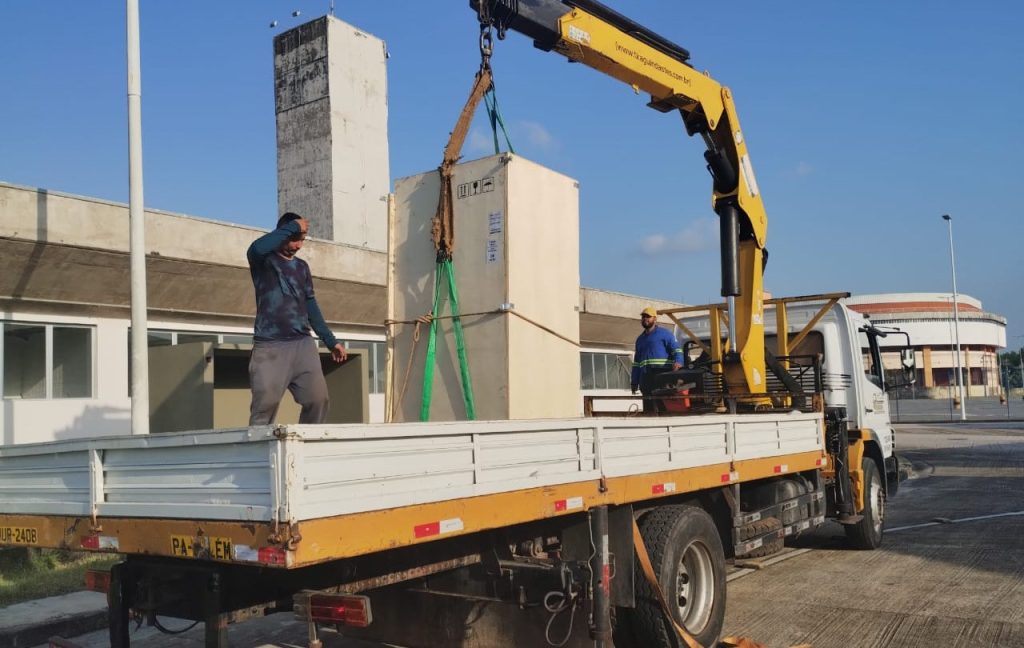 Os carregadores estão sendo instalados nas estações do BRT Mangueirão